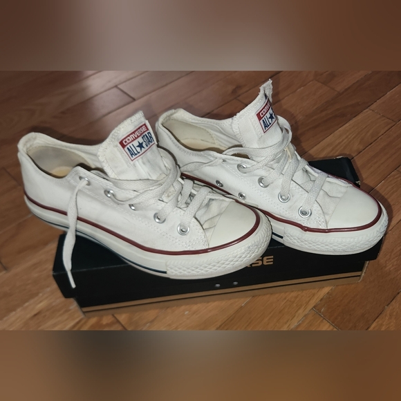 CONVERSE WHITE WITH BOX SIZE WOMENS 4 MENS 6 - Picture 1 of 11